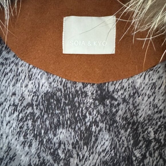 SOIA & KYO - Double Breasted Fur Trim Coat - Picture 6 of 9